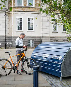 Man opening a Hooplr bikehangar
